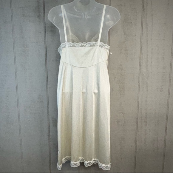 Vintage Vanity Fair Satin Lace Midi Slip Dress Chemise‎ Sz 32 Ivory Romantic 70s - Picture 3 of 9